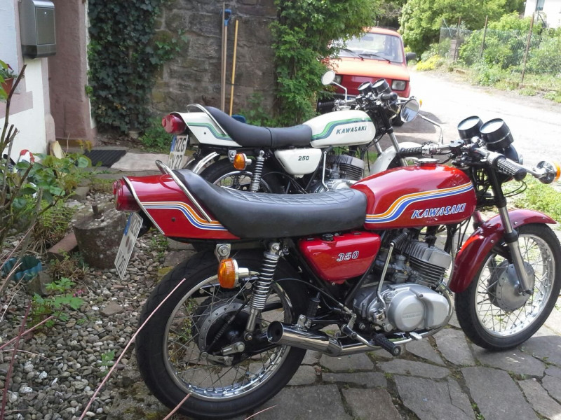 IMG-20150516-WA0003(1).jpg (306.84 KiB) 33069 mal betrachtet vorne die S2 mit 3-1 Anlage, hinten die S1