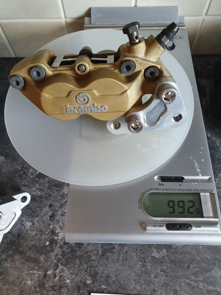 20250314_091352.jpg (255.93 KiB) 118787 mal betrachtet Bremszange mit Belägen und Adapter